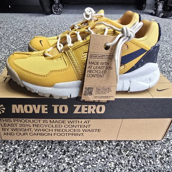 Nike Trail Running Yellow and Blue Sneakers - Picture 7 of 10